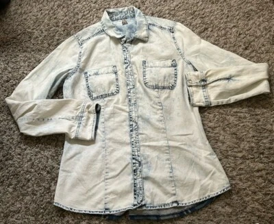 Camisa de mezclilla Juniors Talla M Vanity lavado ácido espalda a cuadros ~ Foto 1 de 4