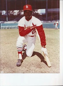 8 1/2 x 11 fotos brillantes de los cardenales de Lou Brock de San Luis {083} - Imagen 1 de 1