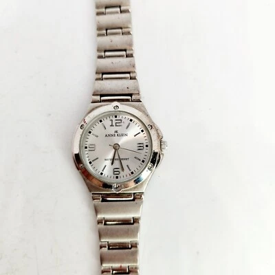 Reloj Pulsera Anne Klein Mujer Tono Plateado Eslabón Metal Y121E Banda 6" Batería Nueva  Foto 1 de 4