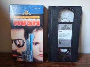 Rush (VHS, 1992) Jason Patric, Jennifer Jason Leigh, Sam Elliott - Foto 1 di 7