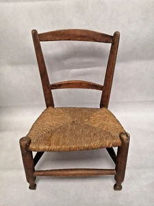 Ancienne et jolie  petite chaise paillée XIXème pour poupée - Picture 1 of 4