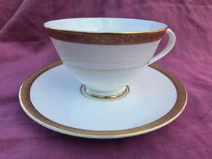 Royal Doulton ROYAL GOLD. Teacup and Saucer. - Picture 1 of 5