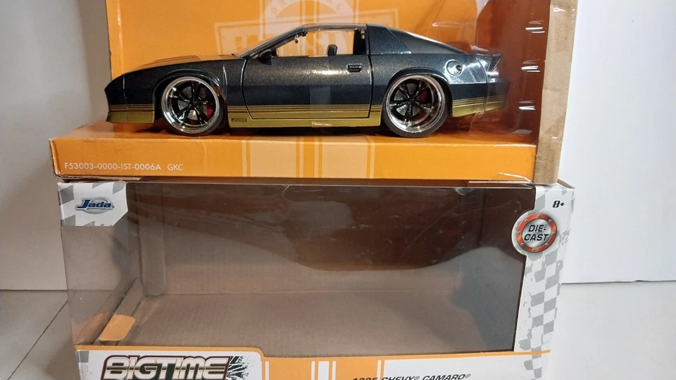 Chevy Camaro Z28 1985 Jada 1:24 Bigtime Muscle negro dorado techo en T extraíble. Foto 1 de 4