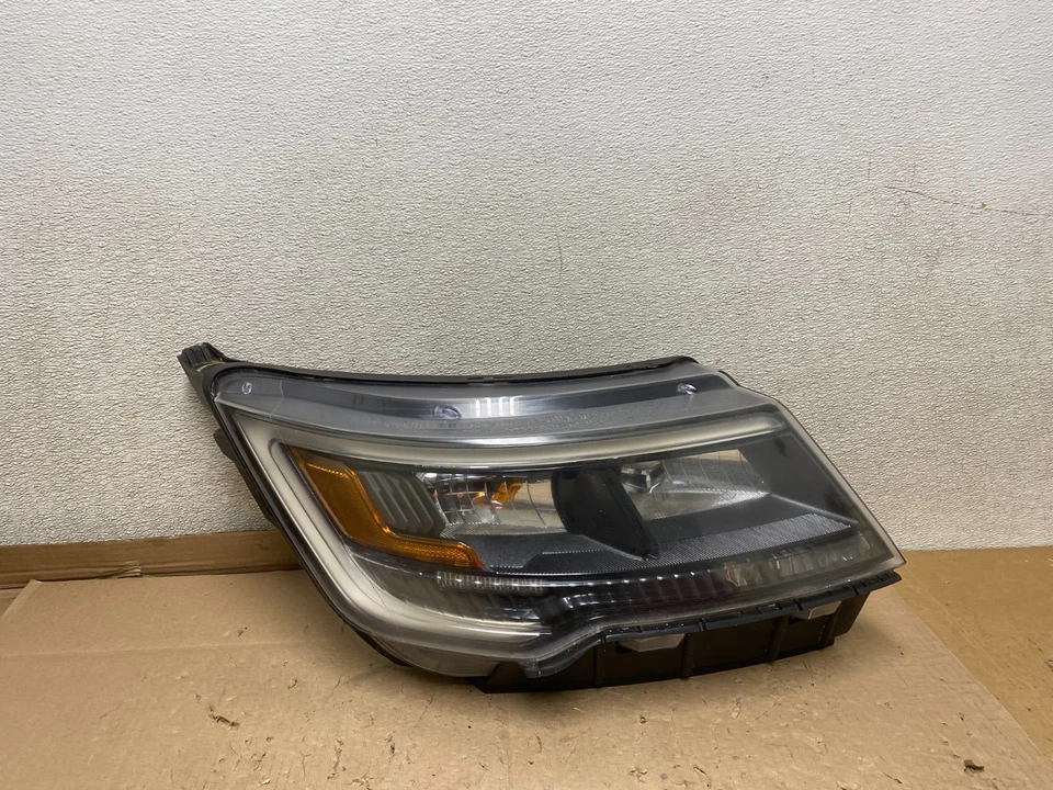 Faro negro LED pasajero derecho Ford Explorer 2016-2019 con módulo U6881 DW Foto 1 de 4