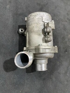 BMW E61 E60 E90 E91 E92 E93 560L 525i Zusatzwasserpumpe 70285120 Thermostatt - Bild 1 von 13
