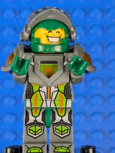 Lego NEXO KNIGHTS: Aaron Fox - Flat Silver Visor and Armor nex025 Set 70325 - Picture 1 of 5