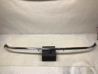 Cuadro de parabrisas cromado inferior Datsun Roadster 1966 Foto 1 de 4