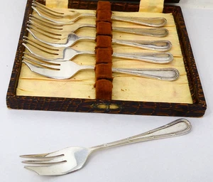 6 Cake Pastry Forks Boxed Set Silver Plated EPNS Triple Line Handle Pattern Six - Picture 1 of 15