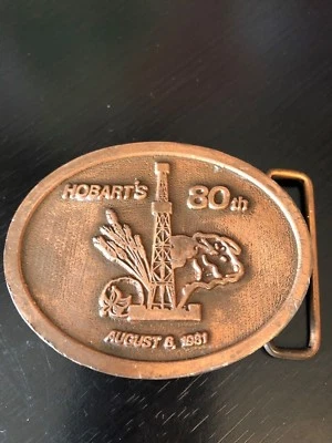 Raro De Colección Hobart 80 Hebilla de Cinturón Aceite Derrick Hit Line EE. UU. Agosto 1981 Foto 1 de 4