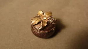 PEQUEÑA CAJA CUBIERTA DE ESMALTE REDONDO CON FLORES DE OTOÑO JAY STRONGWATER CRISTALES DE SWAROVSKI - Imagen 1 de 8