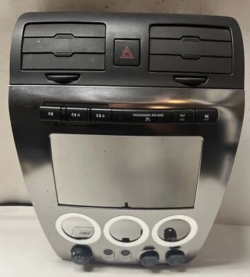 06-10 Hummer H3 H3T painel central rádio aquecedor controle moldura acabamento surround fabricante de equipamento original - Imagem 1 de 4