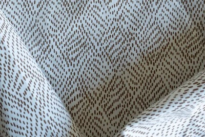 Tela Schumacher de diseñador Duma diamante marrón y crema tela remanente una yarda Foto 1 de 4