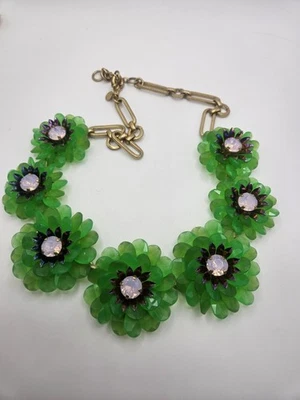 Collar grueso con flores de vidrio opalita verde neón J Crew Foto 1 de 4