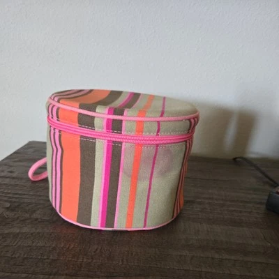 Saks Fifth Ave Rosa Cosméticos Artículos de Tocador Maquillaje/Spa Bolso con Cremallera 7w x 5h NUEVO Foto 1 de 4