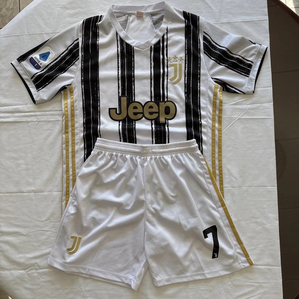 Camiseta y pantalones cortos de fútbol del club de fútbol Juventus #7 Ronaldo adulto pequeños Foto 1 de 4
