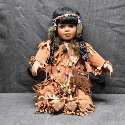 Muñeca de porcelana para niña nativa americana 16" trenzas conjunto con cuentas cartera diadema Foto 1 de 4
