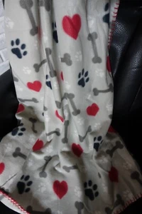 Fleece Throw 50x60 Super Cozy Soft Paw Prints Hearts Bones Dog Lovers Mainstays - Picture 1 of 6