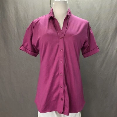 CAMISA POLO FUCSIA CON BOTONES Y HOMBROS CAÍDOS AUTORIDAD PORTUARIA PARA MUJER TALLA MED Foto 1 de 3