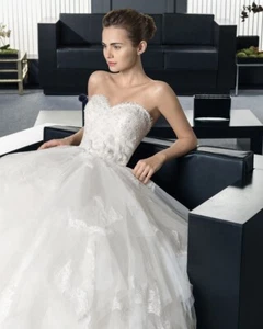 Wedding dress - Picture 1 of 4