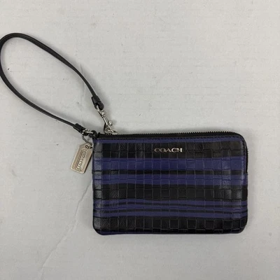 Кожаный кошелек с ремешком Coach черный фиолетовый клетчатый клетчатый чек с тиснением под крокодила на молнии - Изображение 1 из 4