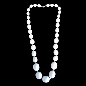 VTG Costume Jewelry Necklace 27 inch White Graduated & Gold Tone Beads 60s 70s - Bild 1 von 8