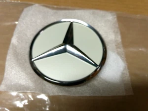 Mercedes Benz 2016-2019 puerta levadiza emblema blanco OEM# A29281000009799 - Imagen 1 de 6