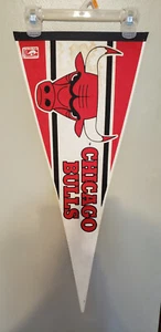 CHICAGO BULLS NBA RETRO VINTAGE PENNANT 12X30 BASKETBALL - Picture 1 of 1