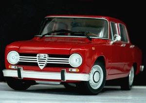 1:18 VINTAGE Minichamps "1970 ALFA ROMEO Giulia 1300 SUPER" (Rosso Red) RARE HTF - Picture 1 of 9
