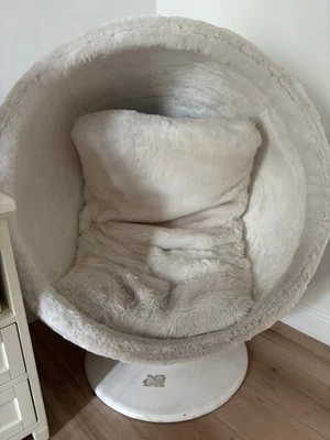 Silla giratoria de piel sintética de cachemira con órbita derecha crema (Zorro Ártico) - Silla 2 - SOLO PU Foto 1 de 4