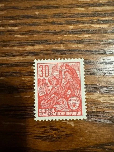 DDR stamps MNH SC#198 (1953)  F/VF Single SCV $6.50 - Image 1 of 1