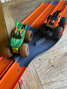 2 - 4 lane hot wheels track racing component, track racing step down - Picture 1 of 5