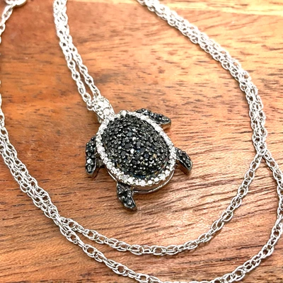 Collar Colgante Heng Ngai Plata Esterlina Blanco y Negro Pavé Diamantes TORTUGA MARINA Foto 1 de 4