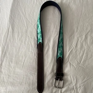 Vineyard Vines by Shep & Ian Gürtel 36" geflochtenes Leder Messingschnalle grün türkis Tarnmuster - Bild 1 von 7