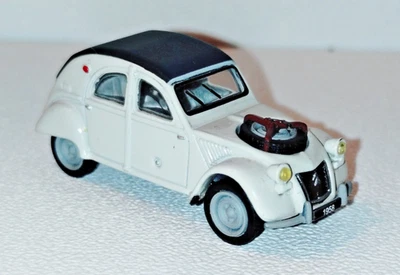 UNIVERSAL HOBBIES HO Citroën 2CV Sahara 1958  1/87 1:87 - Photo 1/4