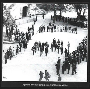 1998  -- NANTES . LE GENERAL DE GAULLE DANS LA COUR DU CHATEAU . 4C684 - Picture 1 of 1