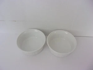2 Corning Ware F 16-B weiß gerippt 16 Unzen Runde Auflaufförmchen - Bild 1 von 3