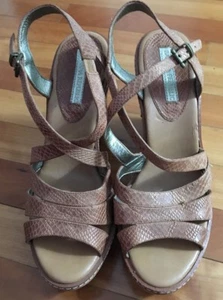 Banana Republic Platform Wedge Sandals Strappy Embossed Leather Brown Sz 10M - Picture 1 of 12