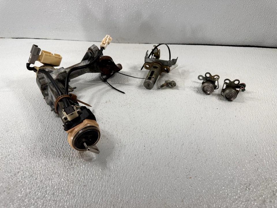 1994-1999 TOYOTA CELICA IGNITION SWITCH W/KEY, DOOR CYLS, & TRUNK LOCK CYL OEM - Image 1 of 4
