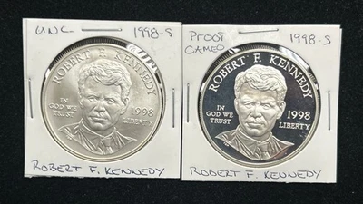 Dos (2) 1998-S Unc. & Prueba 99.9% Conmemorativo $1 Robert F. Kennedy (L647) Foto 1 de 3