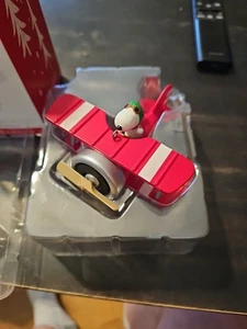 Hallmark Keepsake 2015 The Peanuts Gang SNOOPY FLYING ACE RED BARON Ornament - Picture 1 of 3