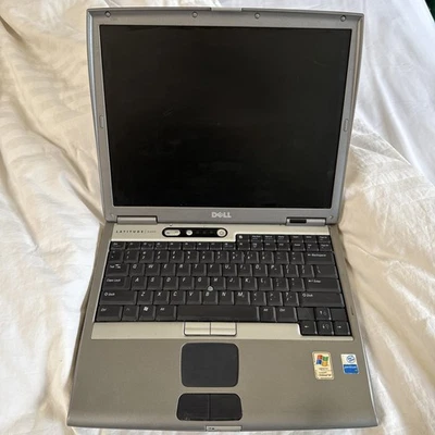 Dell Latitude D600 Intel Pentium M 1.60GHz 1GB RAM 14.0" Untested/for Parts - Image 1 of 4
