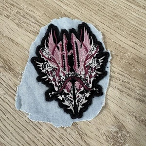 Harley-Davidson Motorcycle Pink Wings Embroidered Iron On Patch - Sewn On Fabric - Picture 1 of 4