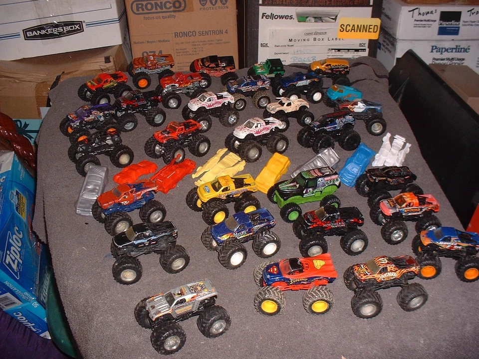 MONSTER JAM DIE-CAST TRUCK LOT 1:64 SCALE 30 TRUCKS AS FOUND - Image 1 of 4