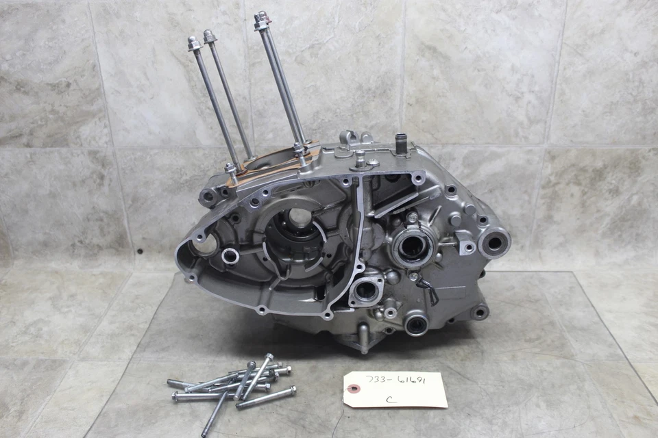15-19 Suzuki Dr200s 2013 Dr200se motor izquierdo derecho cárter cárter cárter Foto 1 de 4