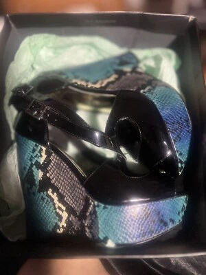 Women’s High Healed Wedges Size 7.5 Kim Kardashian Black With Peacock - Image 1 of 4