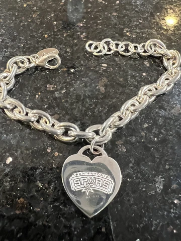 San Antonio Spurs NBA Logo heart Shaped Charm Bracelet silvertone Metal Cover