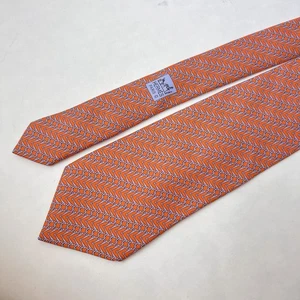 Hermes Herren Seidenkrawatte in Orange mit blauen Gliedern Prints - Bild 1 von 3
