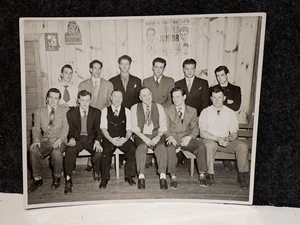 FOTO DE GRUPO BOXEADOR PAUL JUNIOR AUTOGRAFIADA/FIRMADA CON IDENTIFICACIONES EN LA PARTE POSTERIOR - Imagen 1 de 5