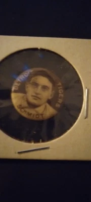 DETROIT TIGERS PINS 2 ITEMS - Image 1 of 2