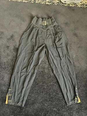 Pantalones pequeños negros vintage Paris Mode Foto 1 de 4